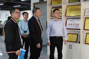 热烈欢迎市政府秘书长林兢一行莅临压球集团官网压球集团官网压球集团官网压球集团官网首页-压球(中国)-压球(中国)
集团广西公司考察指导